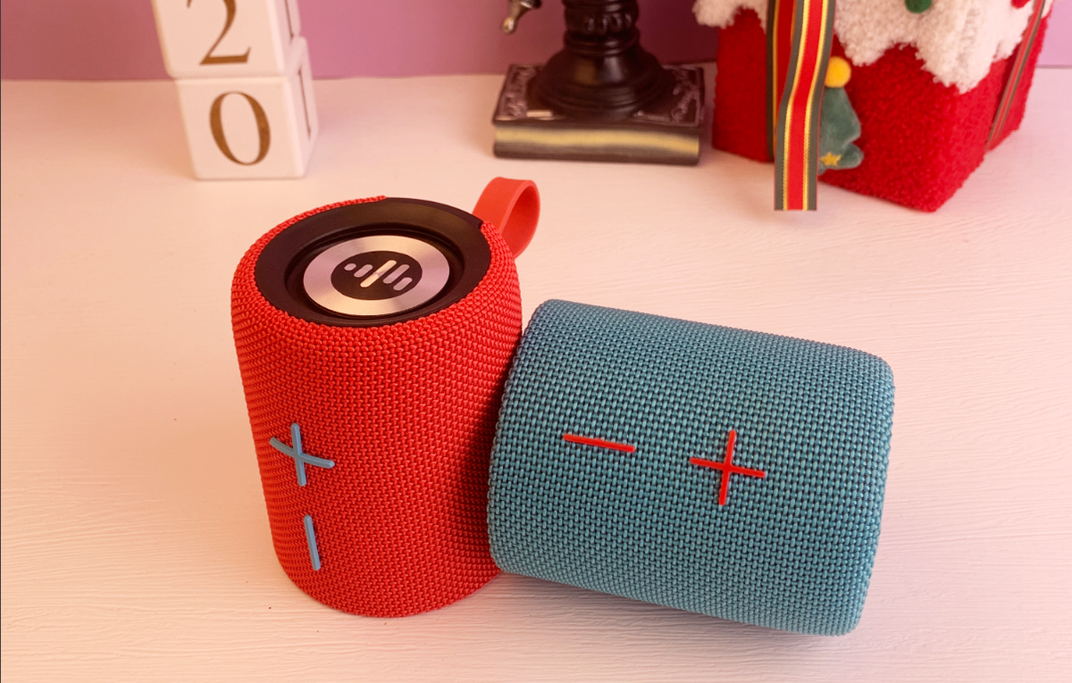 CYPSONIC TWIN 2 magnetic Bluetooth speaker split into two halves on a desk